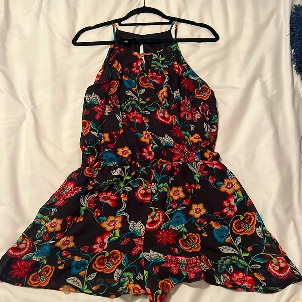 Black floral romper - (JUNIORS SIZE)